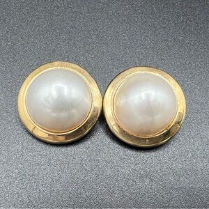 Vintage 14K Yellow Gold Mabe Pearl Clip Earrings.